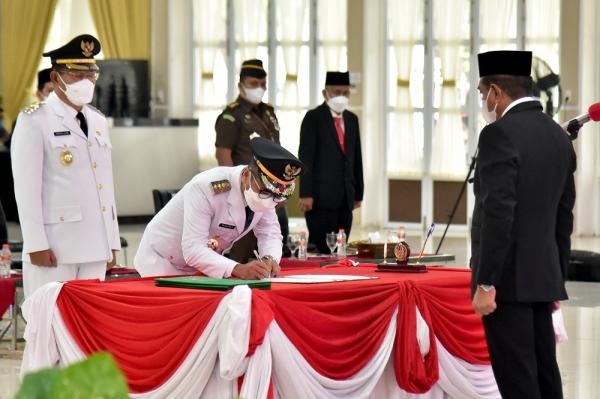 Lantik Bupati/Wakil Bupati Nias, Gubernur Edy RahmayadiIngatkanTugas Besar Membangun Daerah